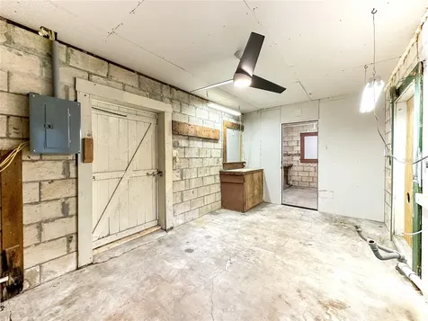 1155 Cr 482n Lake Panasoffkee FL 33538