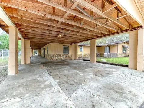 1155 Cr 482n Lake Panasoffkee FL 33538