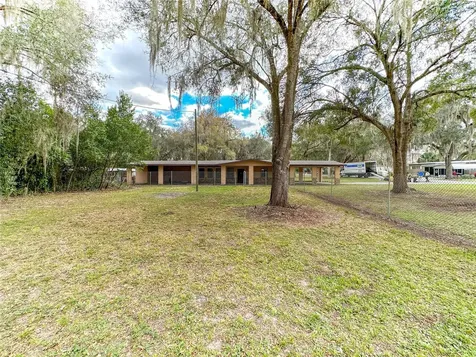 1155 Cr 482n Lake Panasoffkee FL 33538