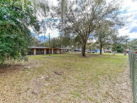 1155 Cr 482n Lake Panasoffkee FL 33538