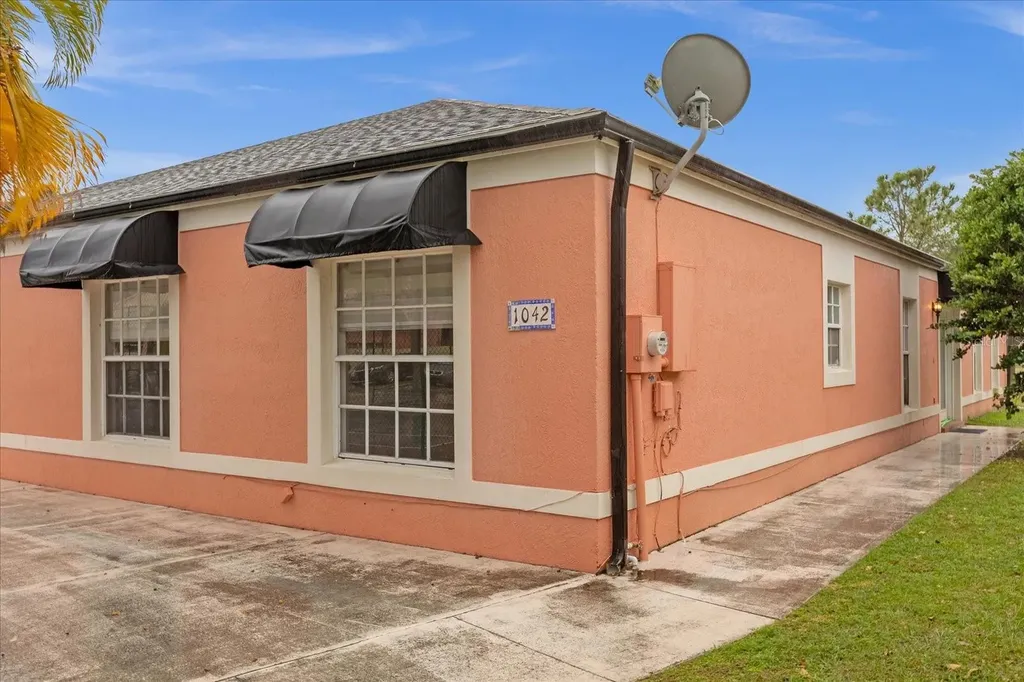 1042 Universal Rest Place Kissimmee FL 34744