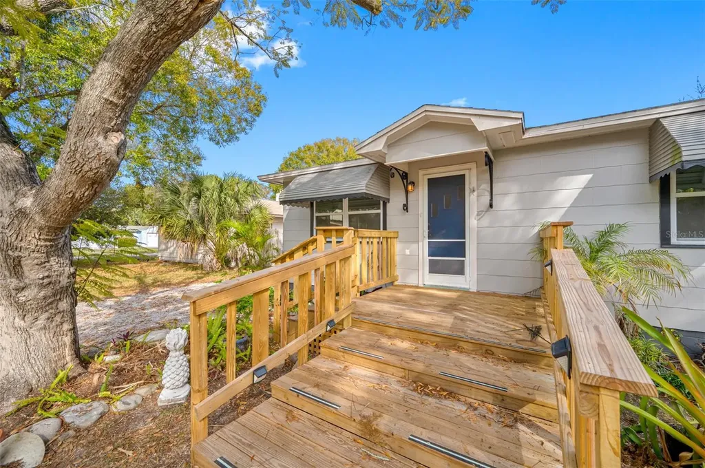 1106 Freemont Street S Gulfport FL 33707
