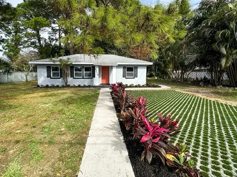 6215 58th Avenue N St Petersburg FL 33709