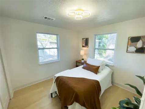 6215 58th Avenue N St Petersburg FL 33709
