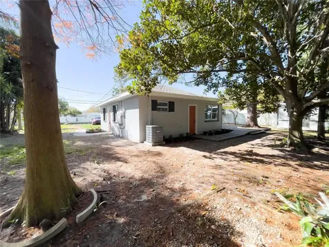 6215 58th Avenue N St Petersburg FL 33709