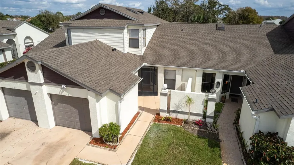 72 Lakepointe Circle Kissimmee FL 34743