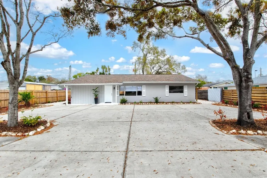 2408 43rd Avenue W Bradenton FL 34205