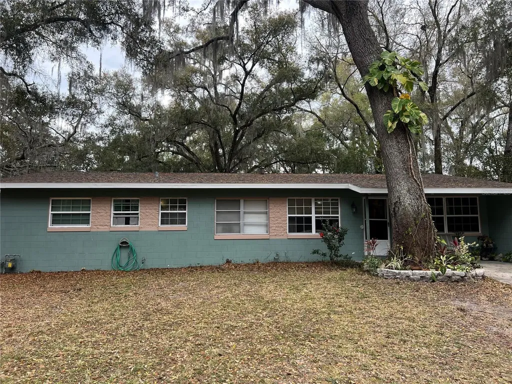 910 E Wisconsin Avenue Deland FL 32724