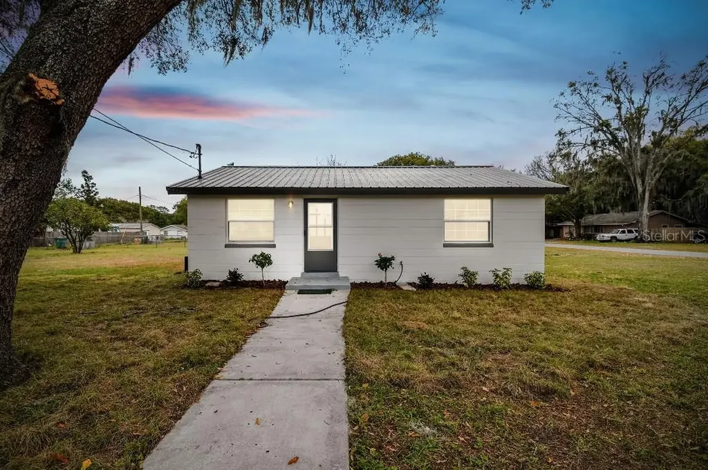 38932 South Avenue Zephyrhills FL 33542