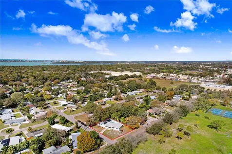 7401 19th Avenue N St Petersburg FL 33710