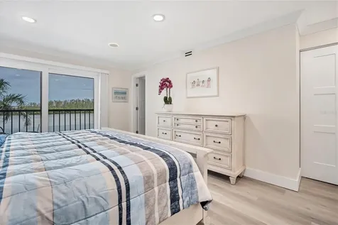 9393 Midnight Pass Road Sarasota FL 34242
