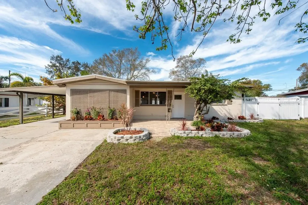 5596 Pershing Street NE St Petersburg FL 33703