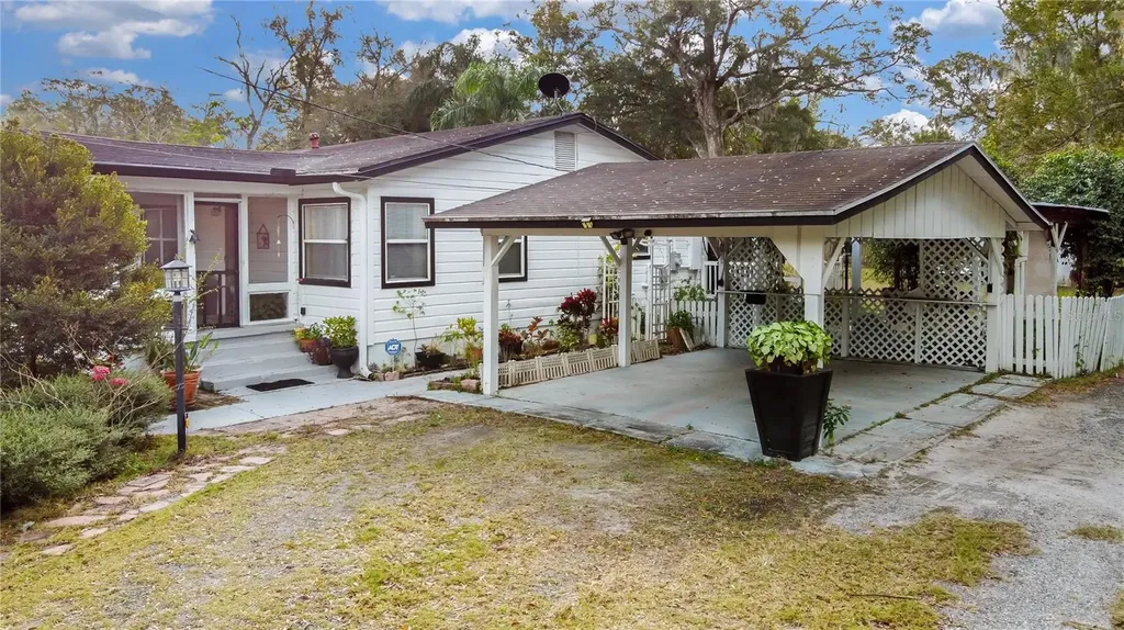 434 E 10th Street Apopka FL 32703