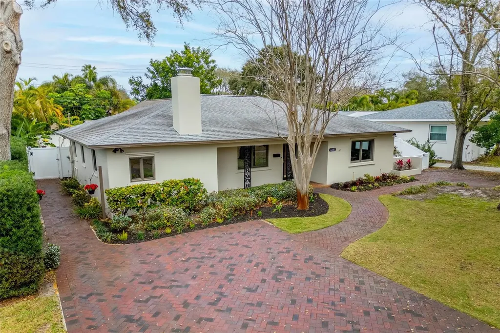 6063 7th Avenue N St Petersburg FL 33710