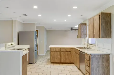 4285 Tidewater Drive Orlando FL 32812