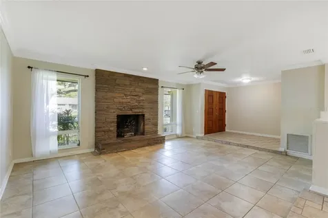 4285 Tidewater Drive Orlando FL 32812