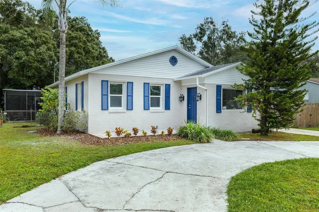 1021 W Berry Avenue Tampa FL 33603
