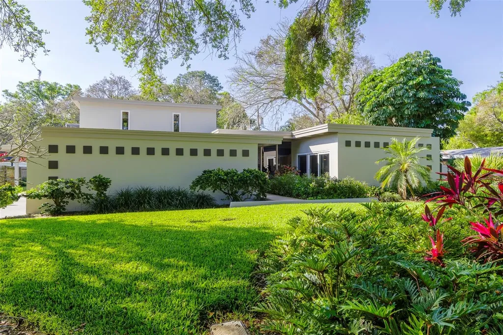 1742 Serpentine Drive S St Petersburg FL 33712