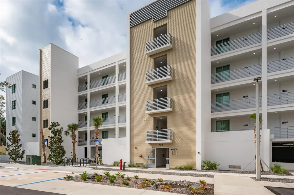 1703 N Tamiami Trail Sarasota FL 34234