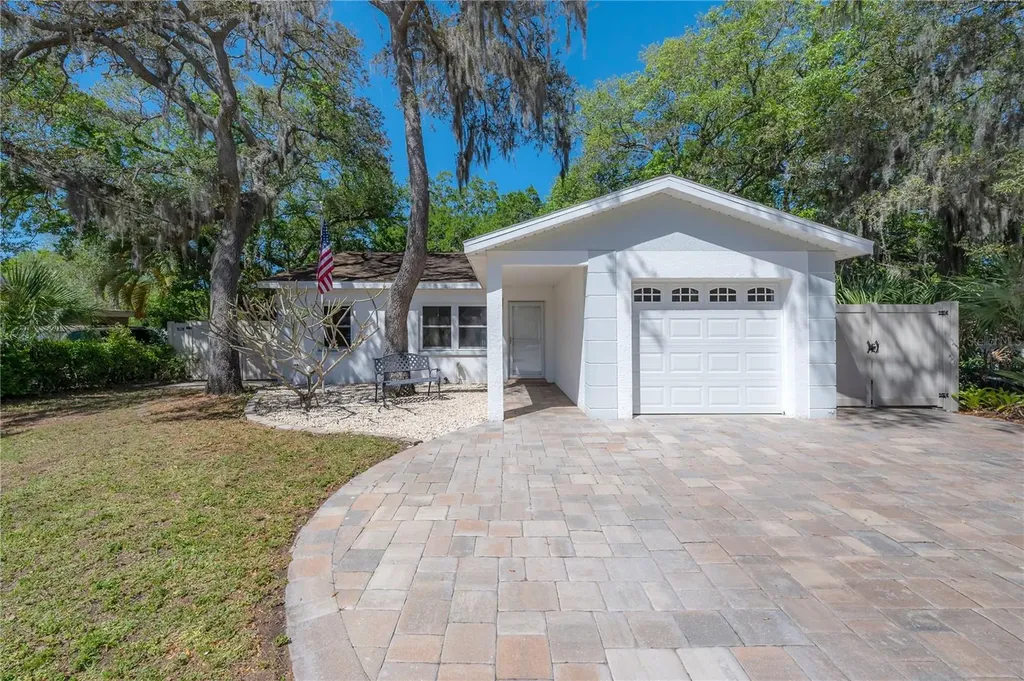 3129 W Varn Avenue Tampa FL 33611