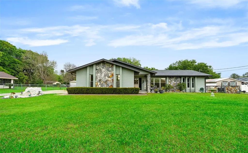 203 NE 52nd Street Ocala FL 34479