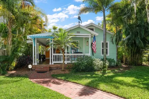 150 19th Avenue N St Petersburg FL 33704