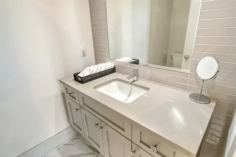 1680 Oak Street Sarasota FL 34236