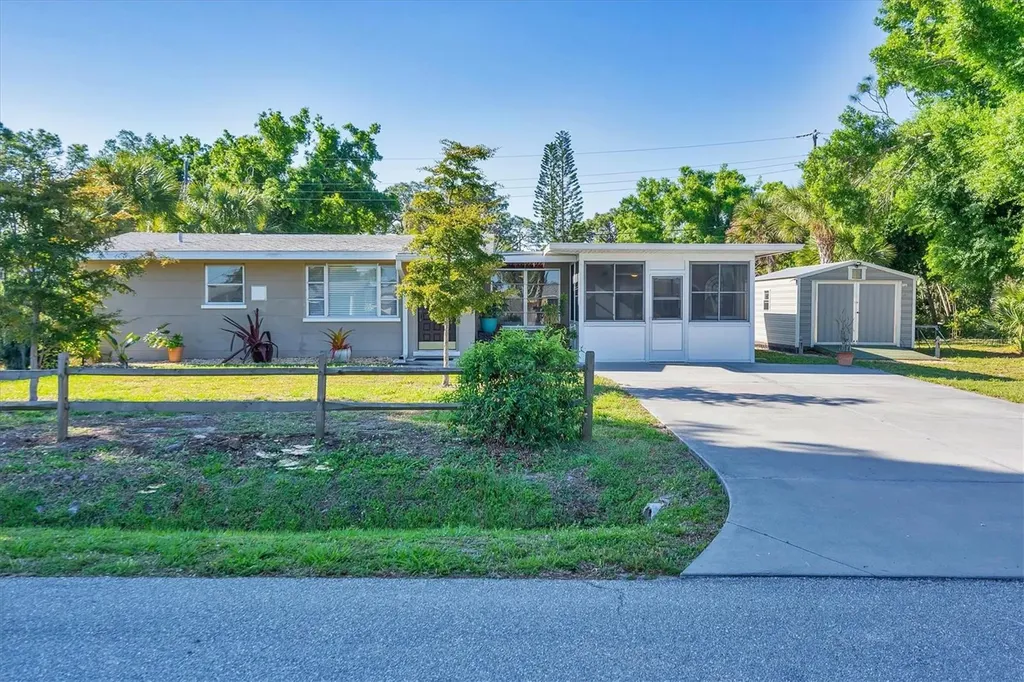 27 Lakeview Lane Englewood FL 34223