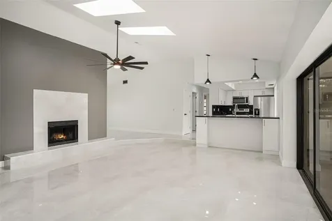 1051 Sylvia Lane Tampa FL 33613