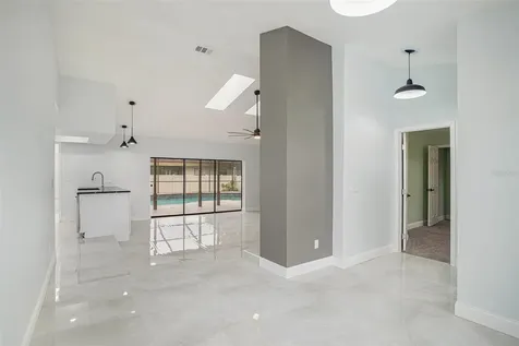 1051 Sylvia Lane Tampa FL 33613
