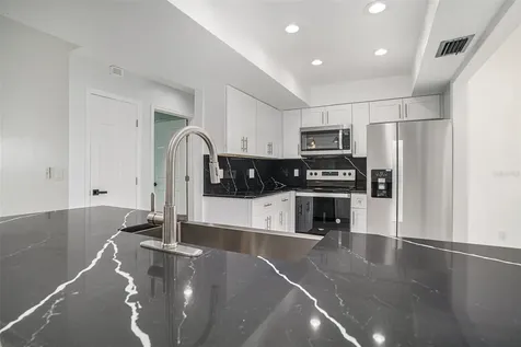 1051 Sylvia Lane Tampa FL 33613