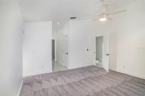 1051 Sylvia Lane Tampa FL 33613