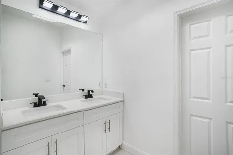 1051 Sylvia Lane Tampa FL 33613