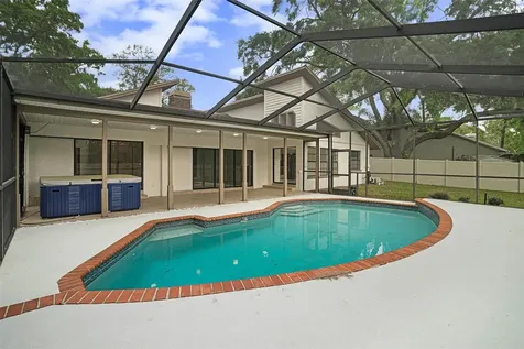 1051 Sylvia Lane Tampa FL 33613