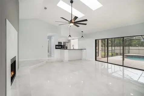 1051 Sylvia Lane Tampa FL 33613