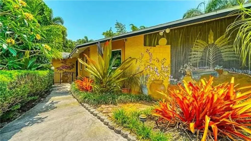 2395 Hillview Street Sarasota FL 34239