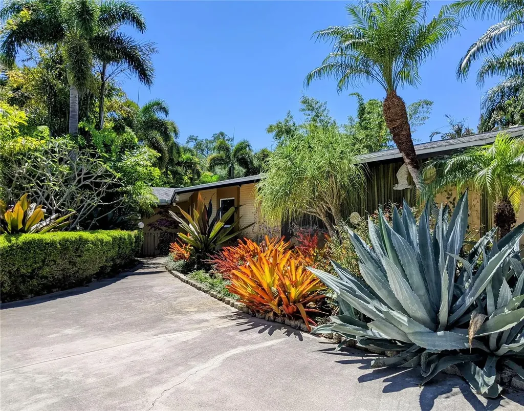 2395 Hillview Street Sarasota FL 34239