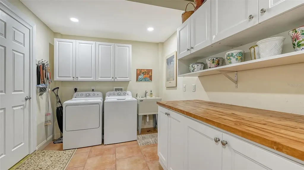 2395 Hillview Street Sarasota FL 34239