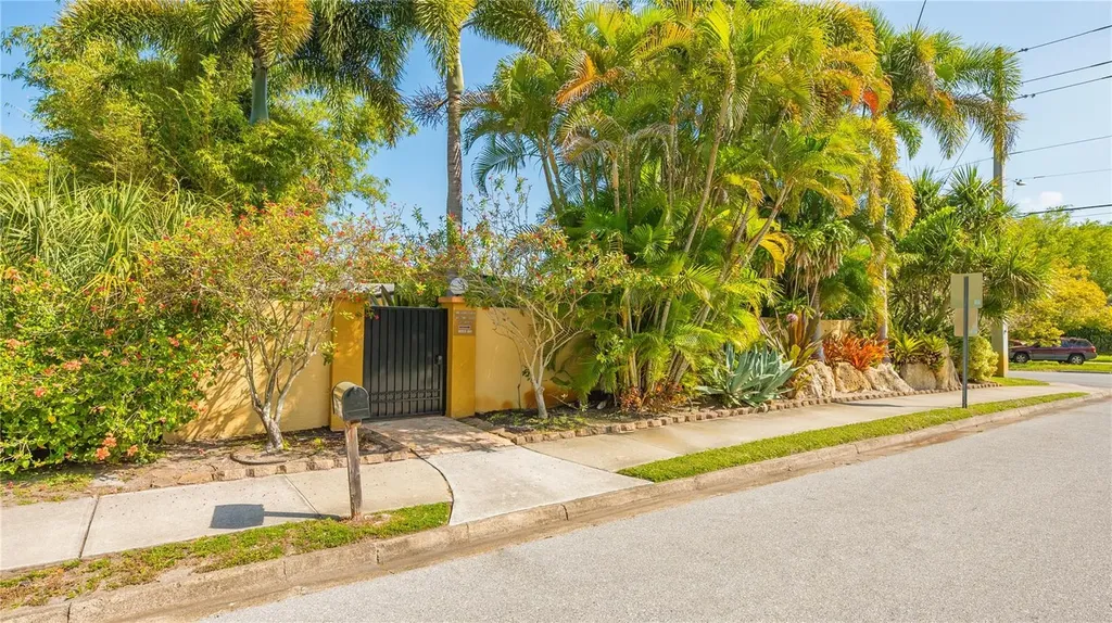 2395 Hillview Street Sarasota FL 34239