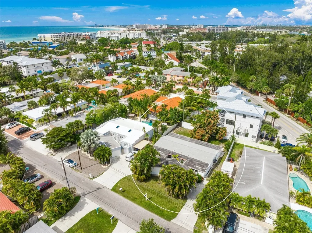 1131-1133 Crescent Street Sarasota FL 34242