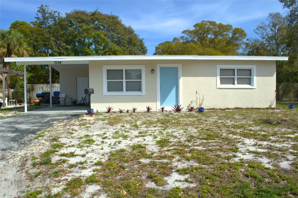 7154 35th Avenue N St Petersburg FL 33710