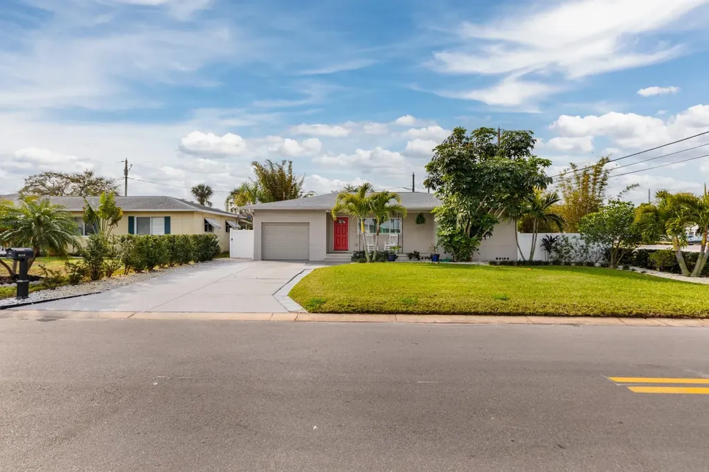 6780 W Flamingo Way S St Petersburg FL 33707