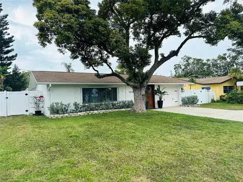 10124 Nassau Court Seminole FL 33776