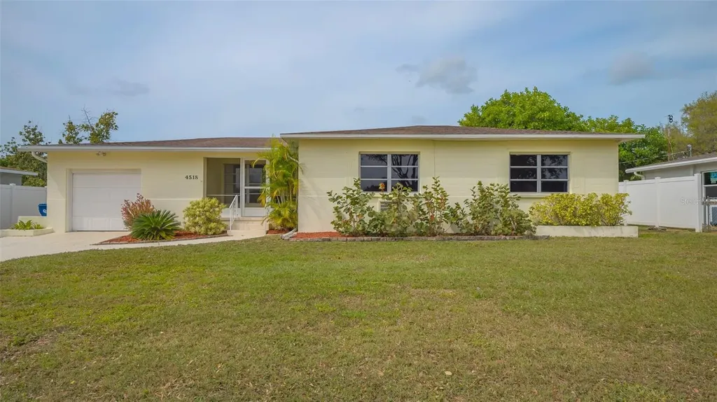 4518 Seminole Street Bradenton FL 34207