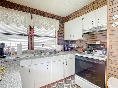 113 Leon Avenue Deland FL 32720