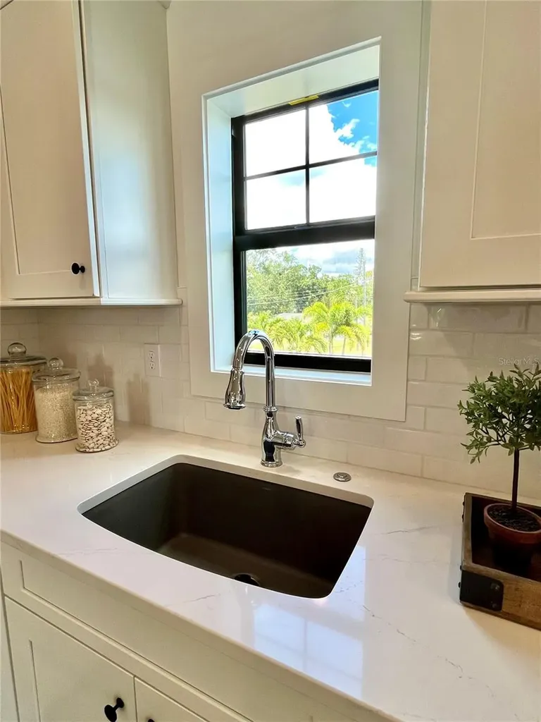 806 S Jefferson Avenue Sarasota FL 34237