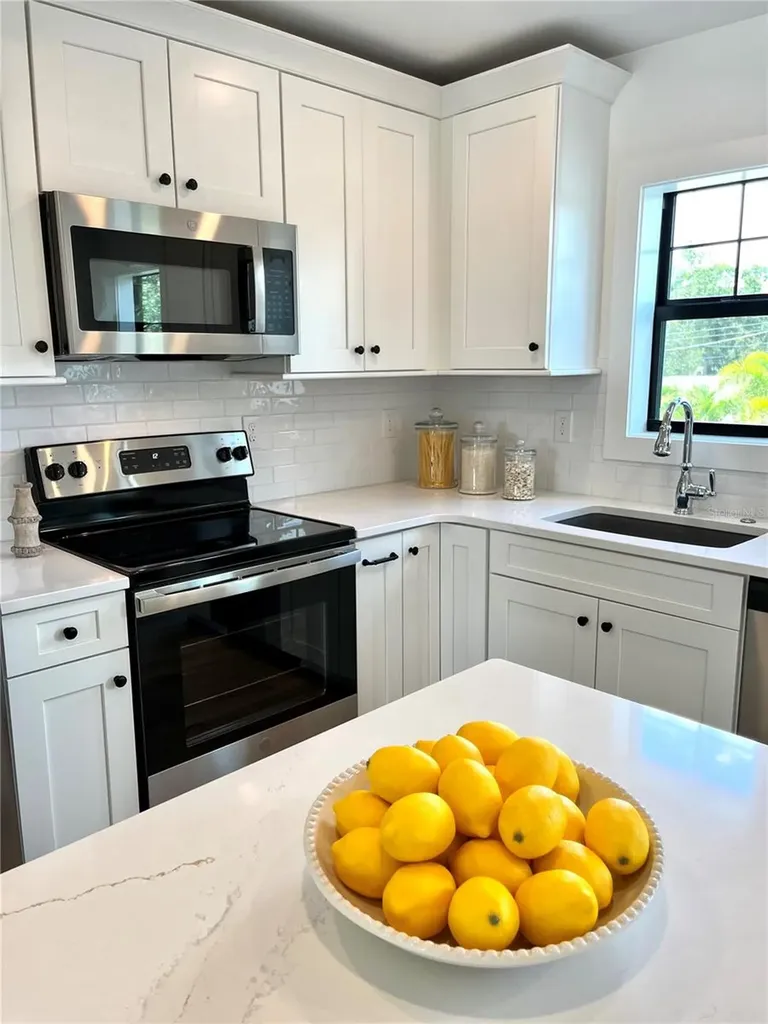806 S Jefferson Avenue Sarasota FL 34237