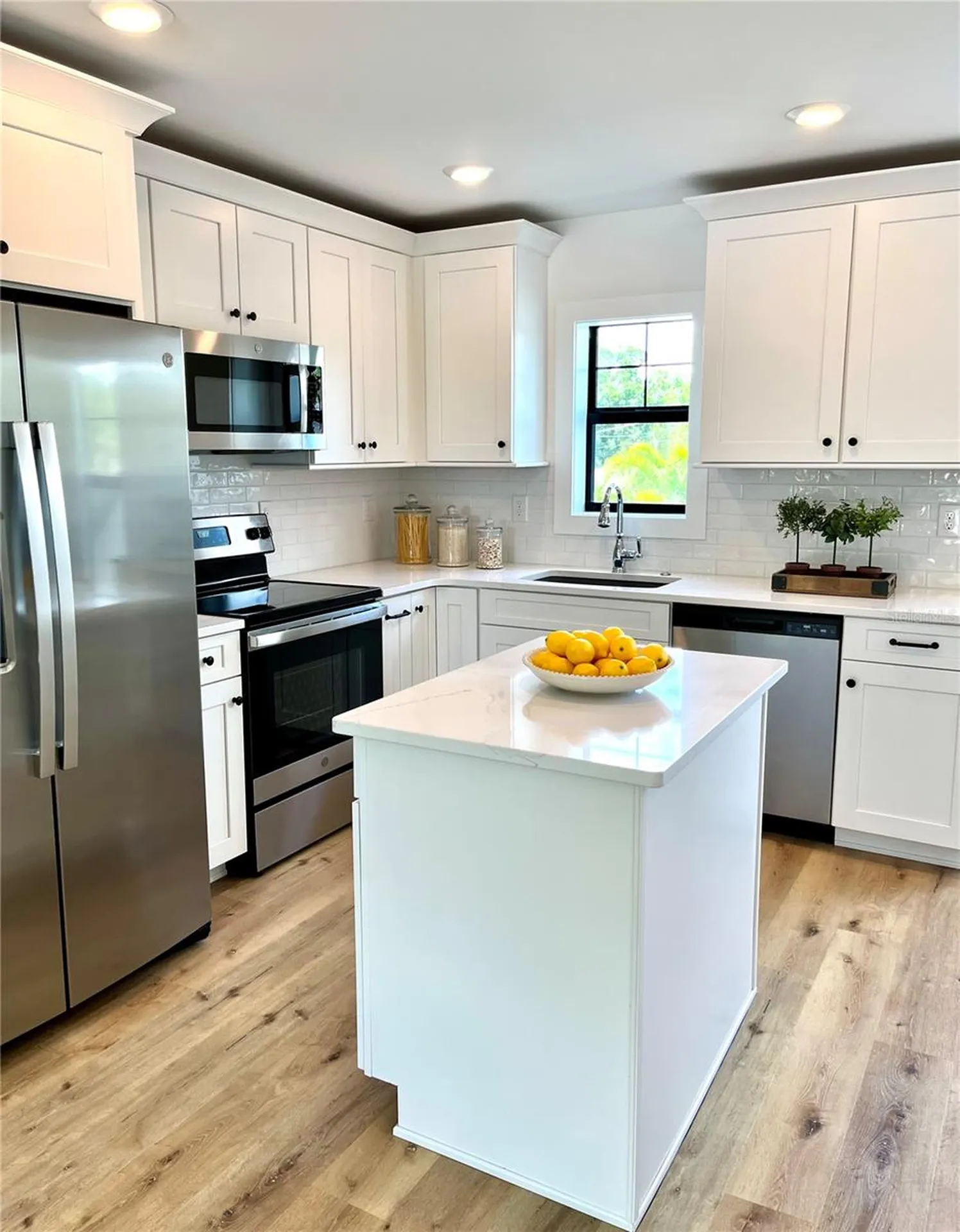 806 S Jefferson Avenue Sarasota FL 34237