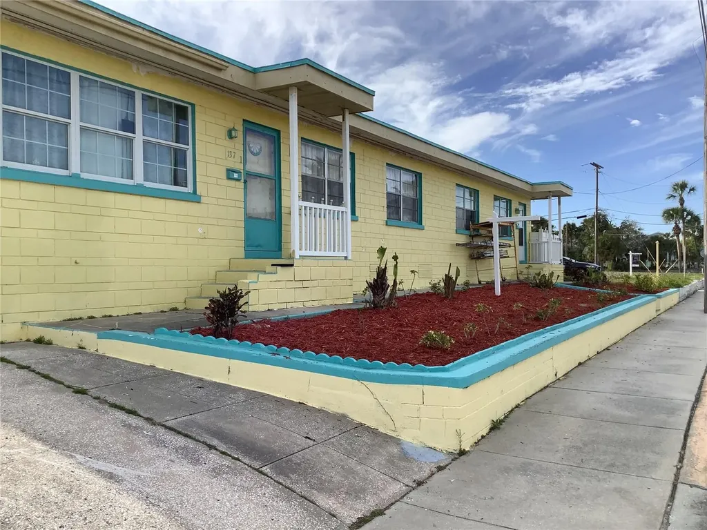 137 N Hollywood Avenue Daytona Beach FL 32118