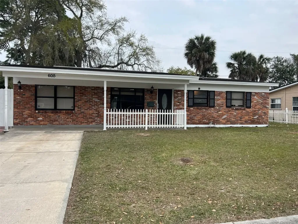 6015 Cresthill Drive Tampa FL 33615